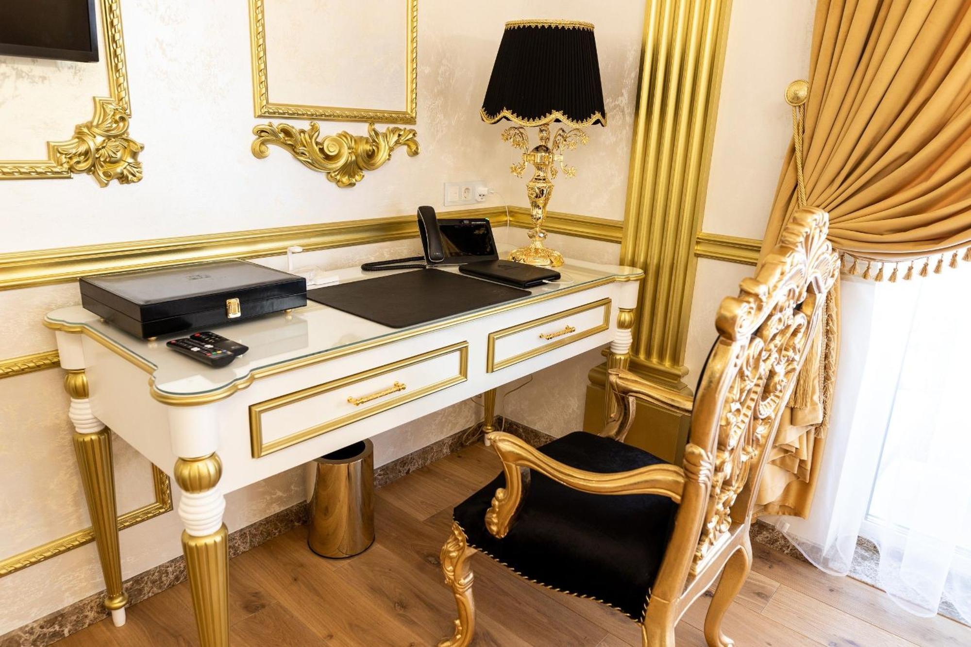 Royal Palace Luxury Hotel And Spa Khmelʼnytsʼkyy Pokoj fotografie